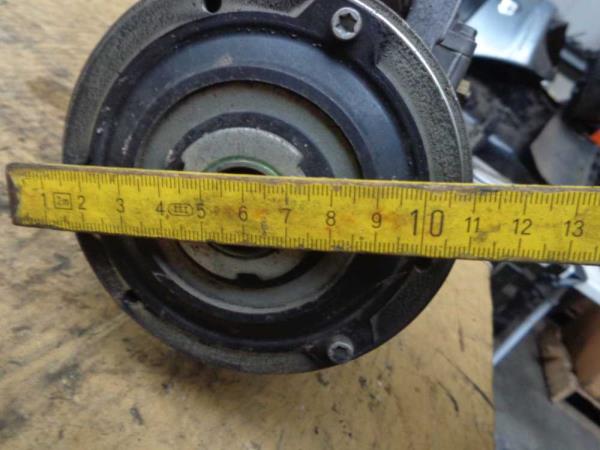 COMPRESSEUR DE CLIMATISATION VAG - Vue 3